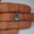 Herz-Anhänger aus 925er Silber – Talisman für Liebe, handgefertigter Skulpturenschmuck im Boho-Stil mit rustikaler Optik | Art Diva