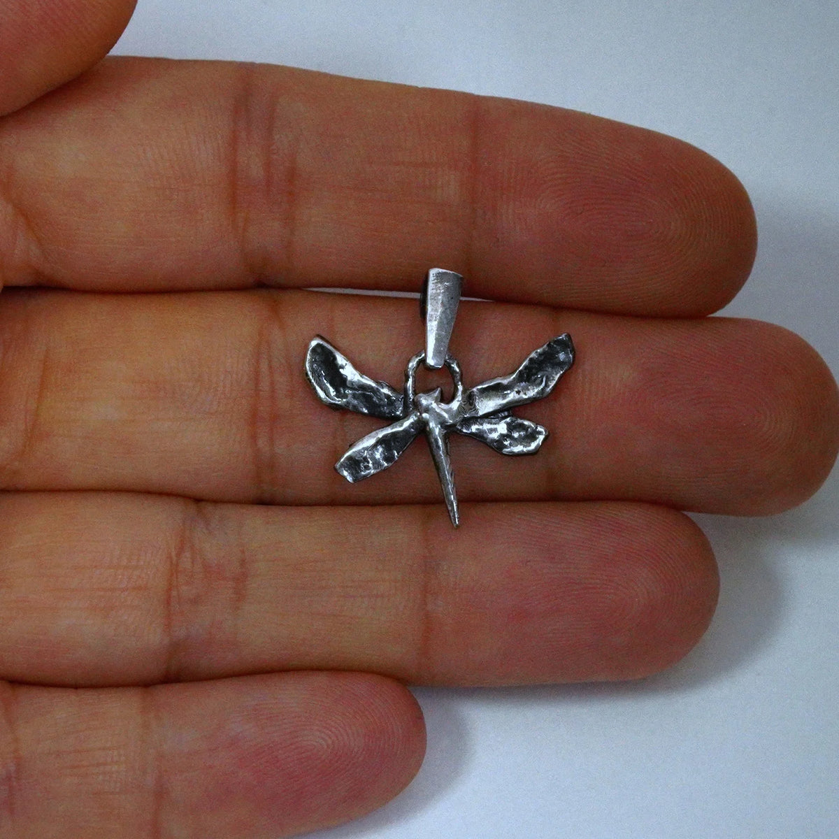 „Libelle“-Anhänger aus 925er Silber – Talisman für Veränderung, Leichtigkeit und innere Freiheit, handgefertigt im Boho-Stil | Art Diva