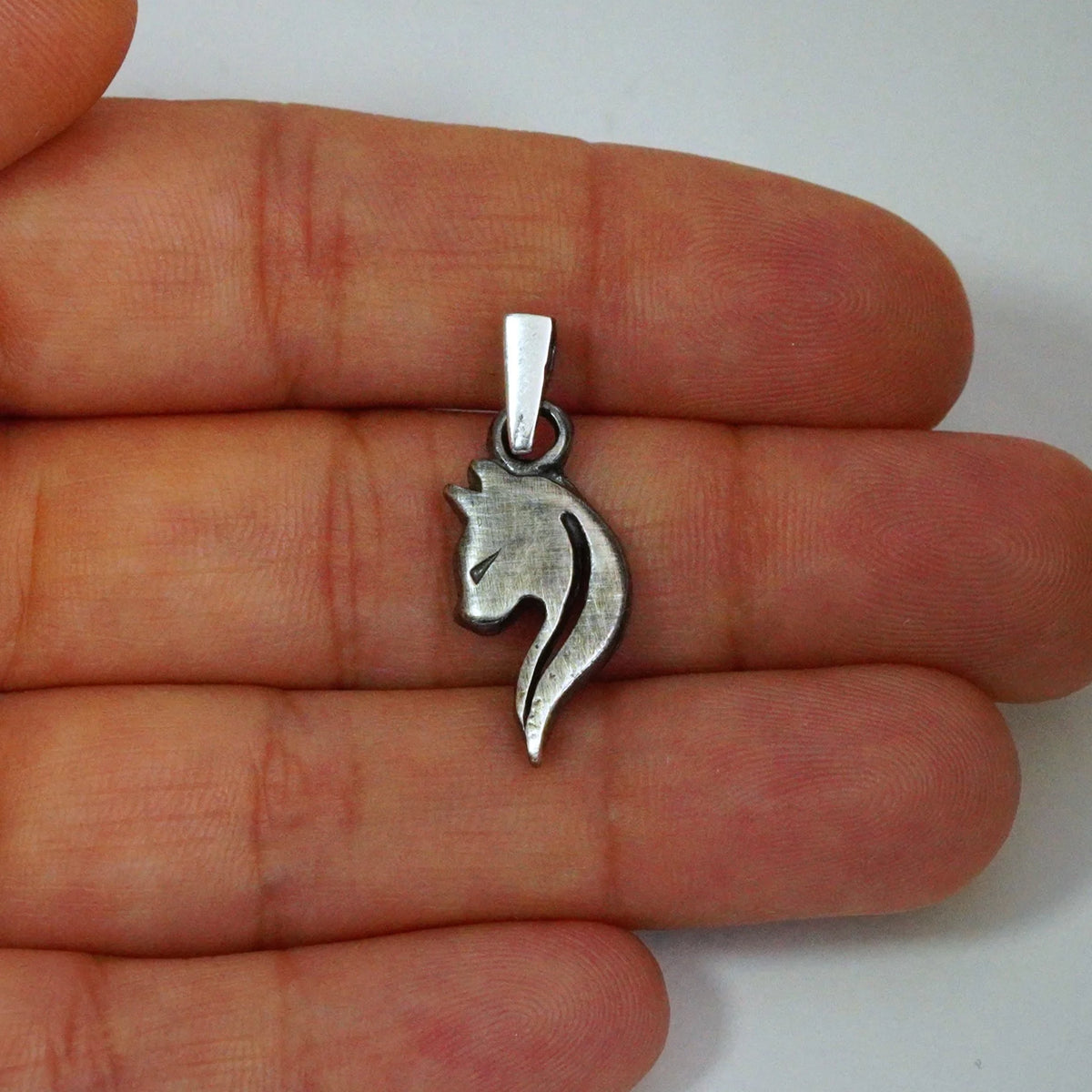 „Katze“ – oxidierter Anhänger aus 925er Silber, Talisman für Intuition, Anmut und Schutz, Schmuckstück im Boho- und rustikalen Stil für Katzenliebhaber | Art Diva