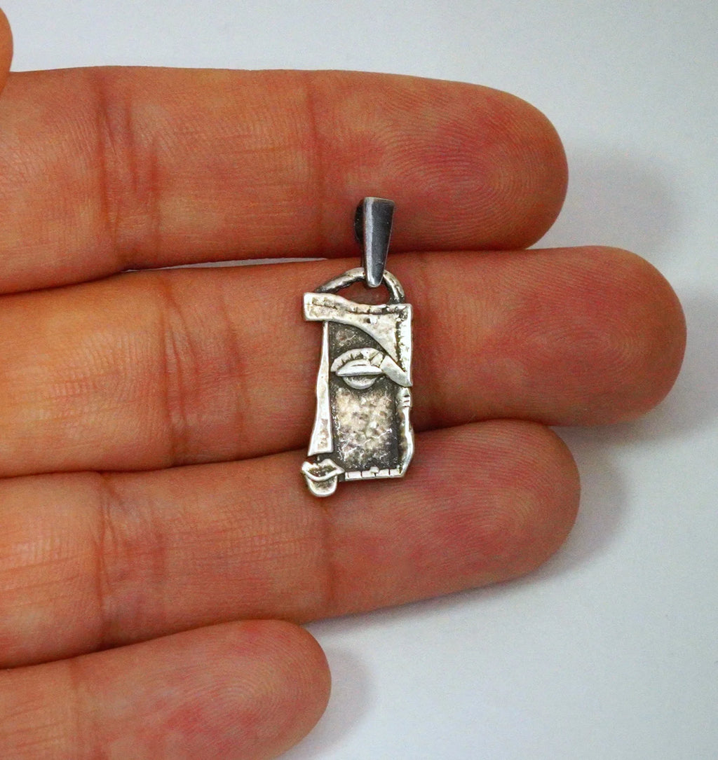 „Gesicht der Muse“ – Anhänger aus 925er Silber, handgefertigter Skulpturenschmuck für kreative Seelen im Boho- und rustikalen Stil | Art Diva