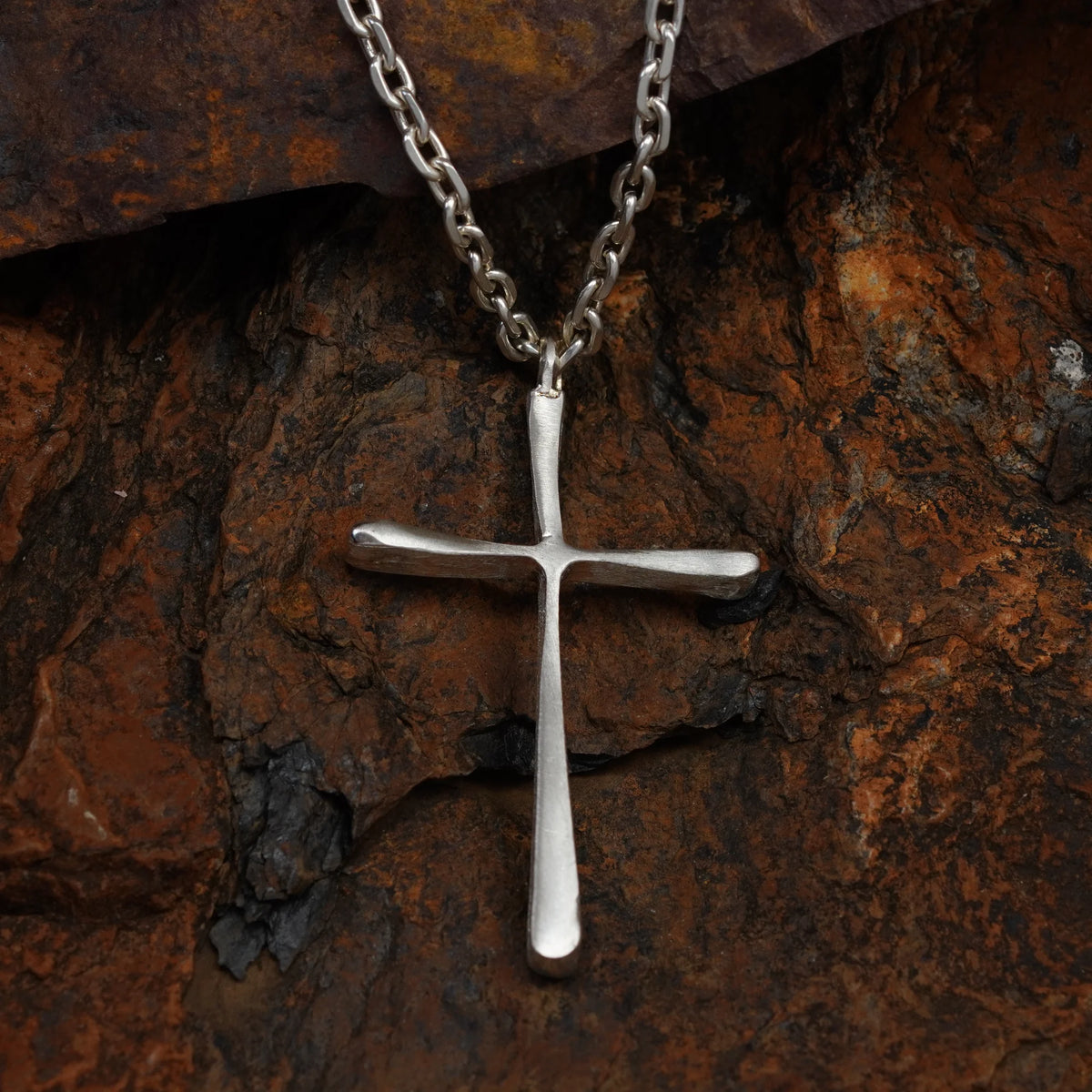 Großer langer Herren-Kreuzanhänger aus 925er Silber – Symbol für Glauben, Stärke und Schutz | Art Diva