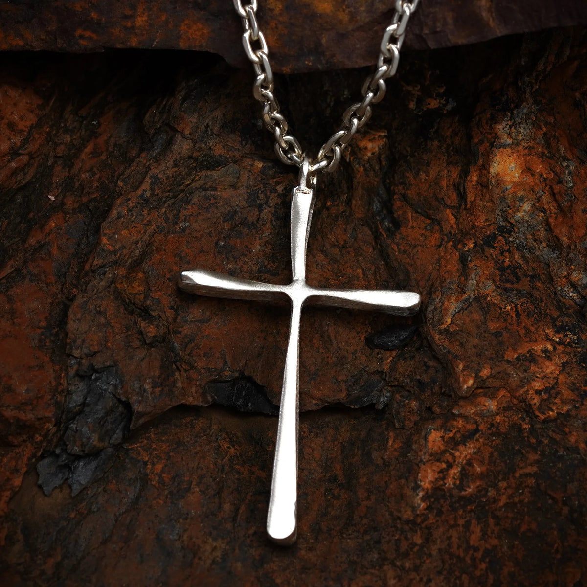 Großer langer Herren-Kreuzanhänger aus 925er Silber – Symbol für Glauben, Stärke und Schutz | Art Diva