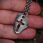 „Massives Kreuz“ – oxidierter Herren-Anhänger aus 925er Silber, Talisman für Stärke und spirituellen Schutz, Schmuck im Boho- und rustikalen Stil | Art Diva