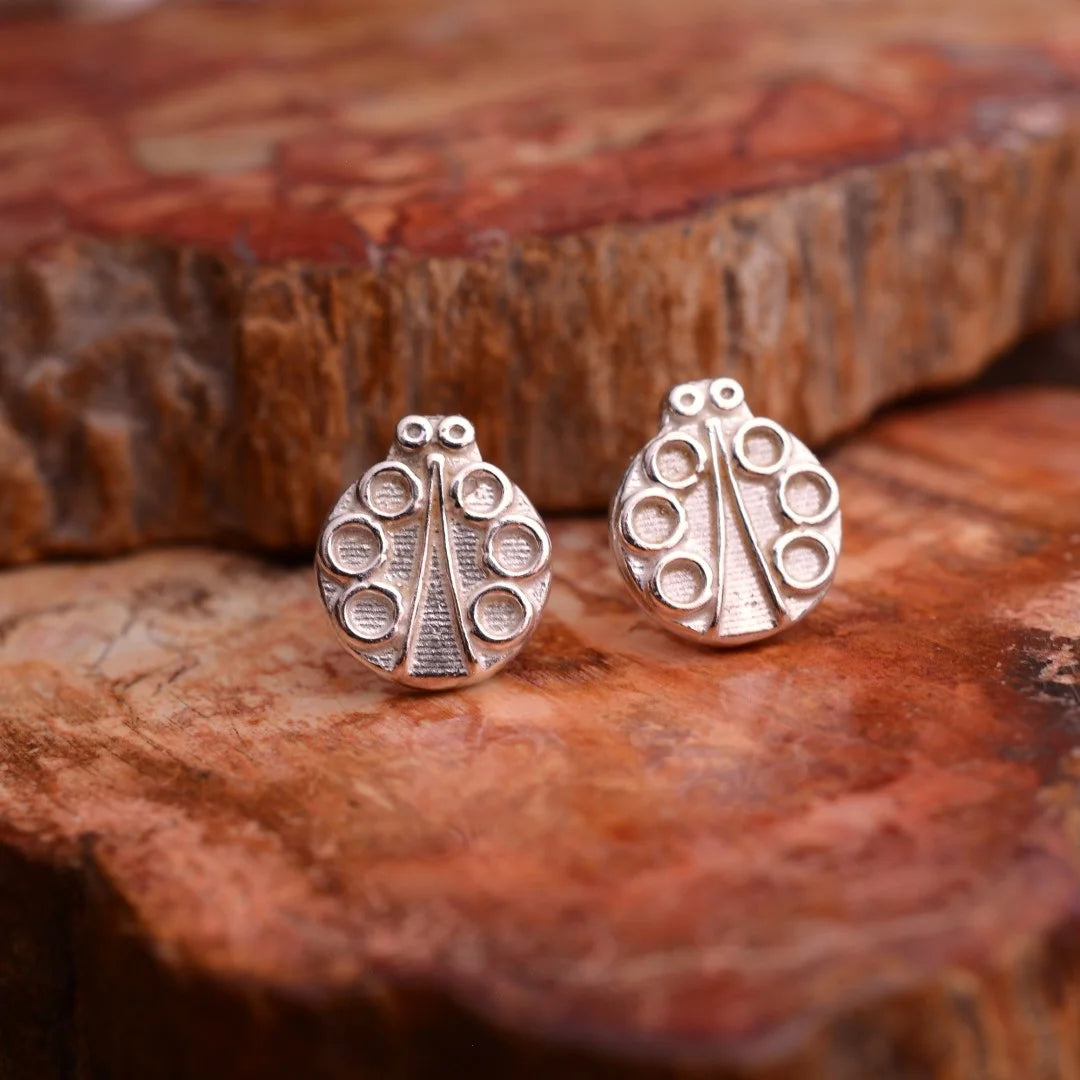 „Marienkäfer“-Mini-Ohrstecker aus 925er Silber – Glückssymbol | Art Diva