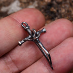 „Geschmiedeter Glaube“-Kreuz-Anhänger aus 925er Silber – Symbol für Stärke und Glauben, handgefertigtes Geschenk für Herren | Art Diva