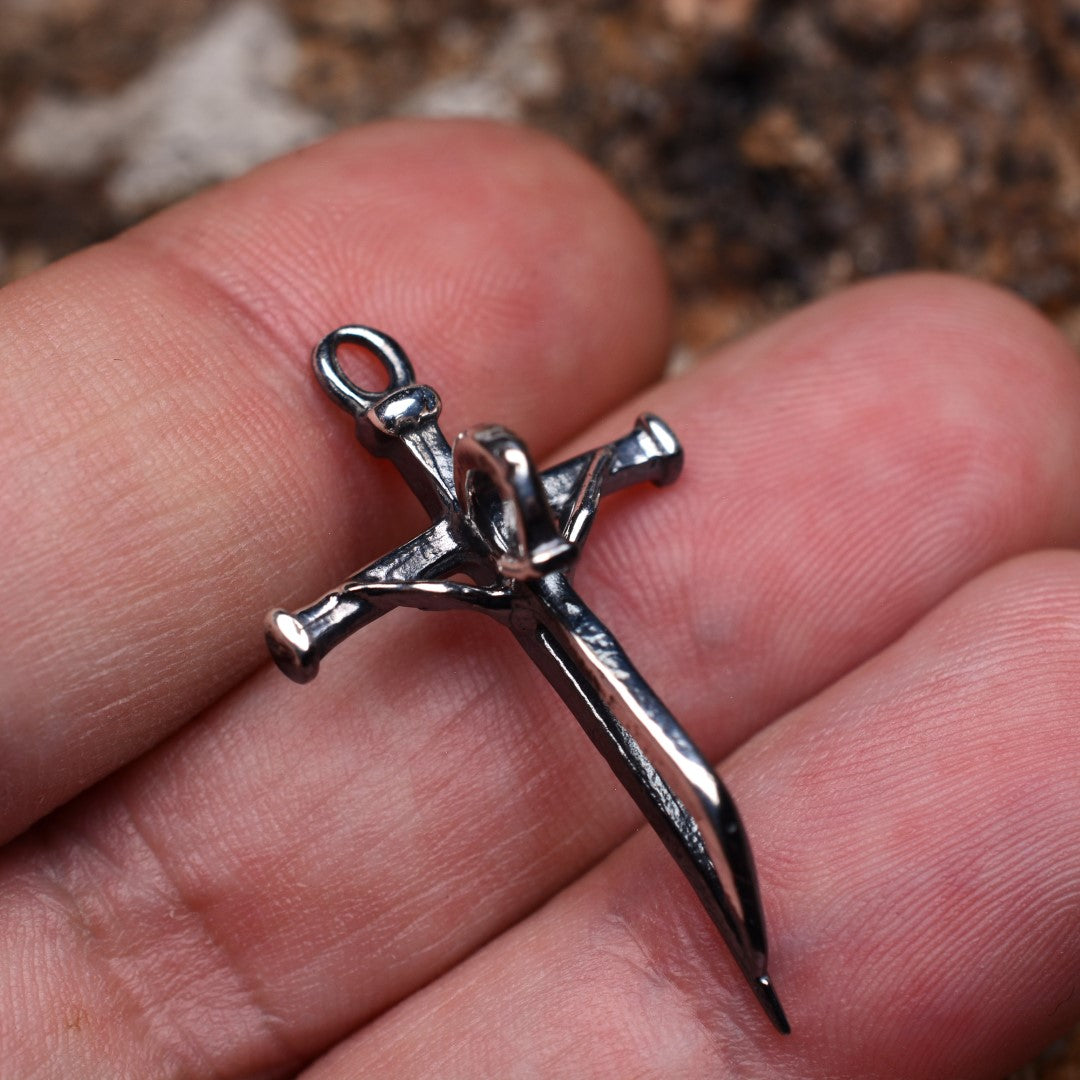 „Geschmiedeter Glaube“-Kreuz-Anhänger aus 925er Silber – Symbol für Stärke und Glauben, handgefertigtes Geschenk für Herren | Art Diva