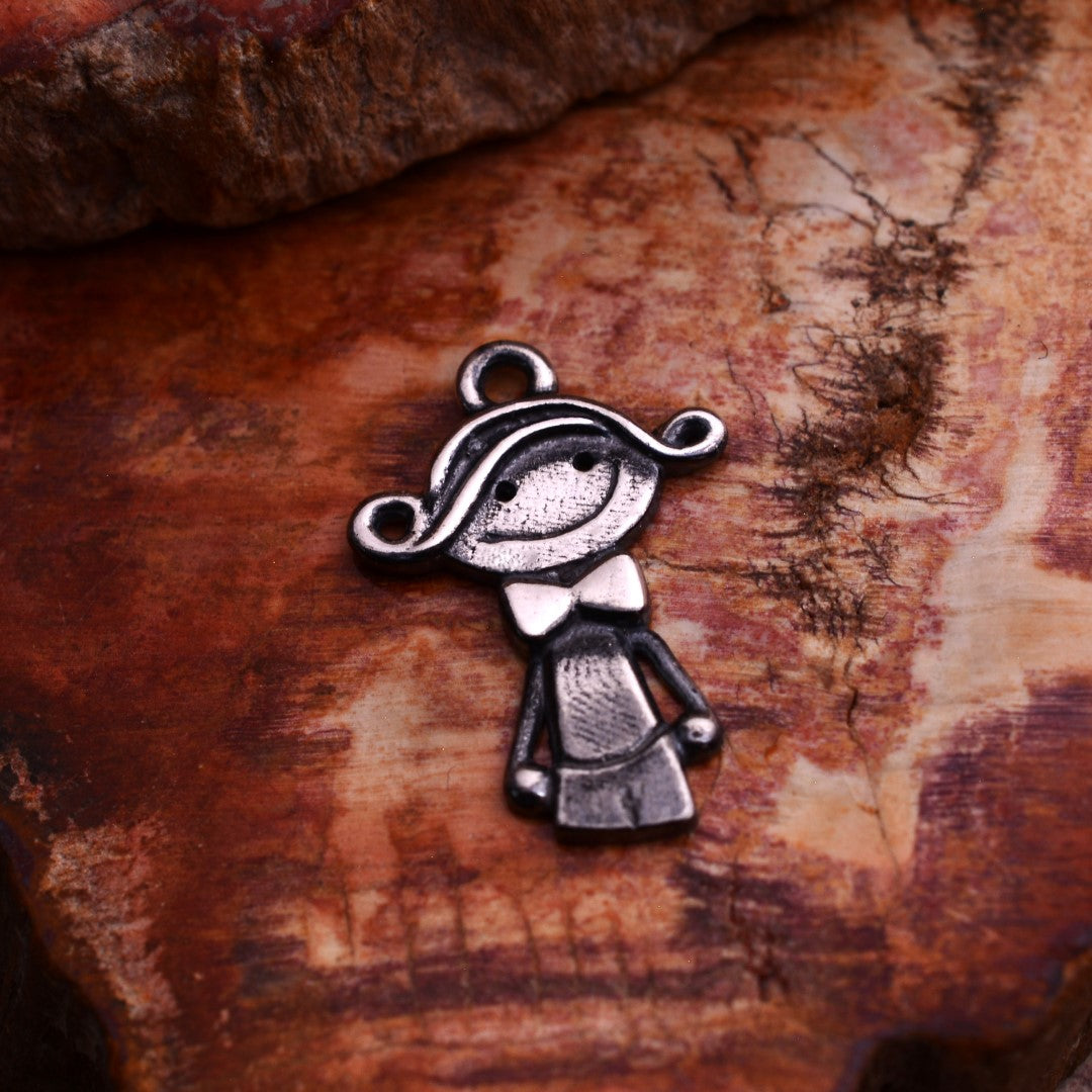 „Kleiner Gentleman“-Anhänger aus 925er Silber – Talisman der Liebe zu einem Sohn | Art Diva
