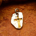 „Massives Kreuz“ – handpolierter Herren-Anhänger aus 925er Silber, Talisman für Stärke, Widerstandskraft und Schutz, Skulpturenschmuck im Boho- und rustikalen Stil | Art Diva