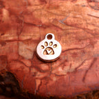 „Pfote mit Herz“-Anhänger aus 925er Silber mit Goldakzenten – Talisman der bedingungslosen Liebe | Art Diva