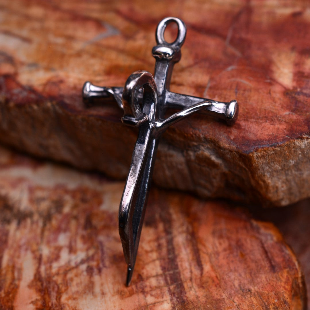 „Geschmiedeter Glaube“-Kreuz-Anhänger aus 925er Silber – Symbol für Stärke und Glauben, handgefertigtes Geschenk für Herren | Art Diva