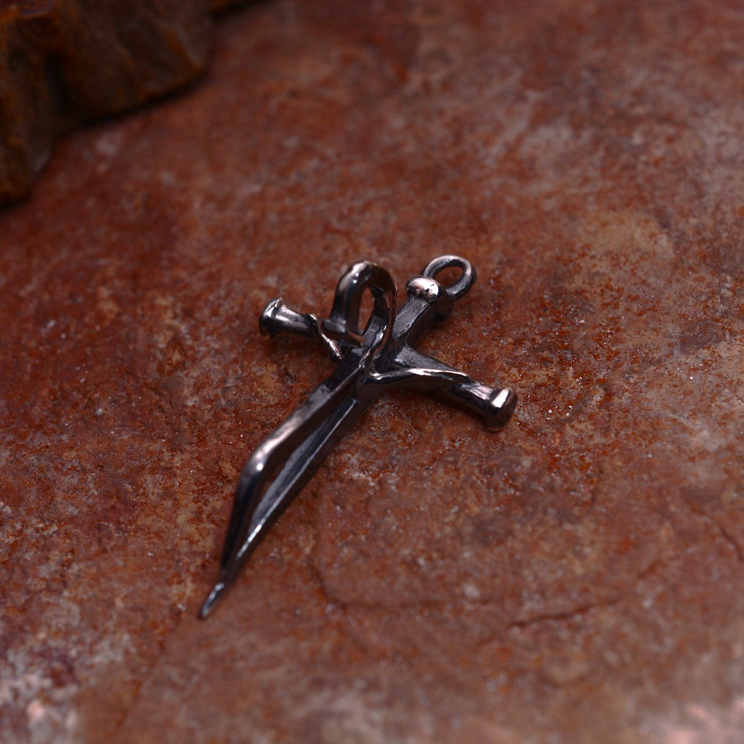 „Geschmiedeter Glaube“-Kreuz-Anhänger aus 925er Silber – Symbol für Stärke und Glauben, handgefertigtes Geschenk für Herren | Art Diva