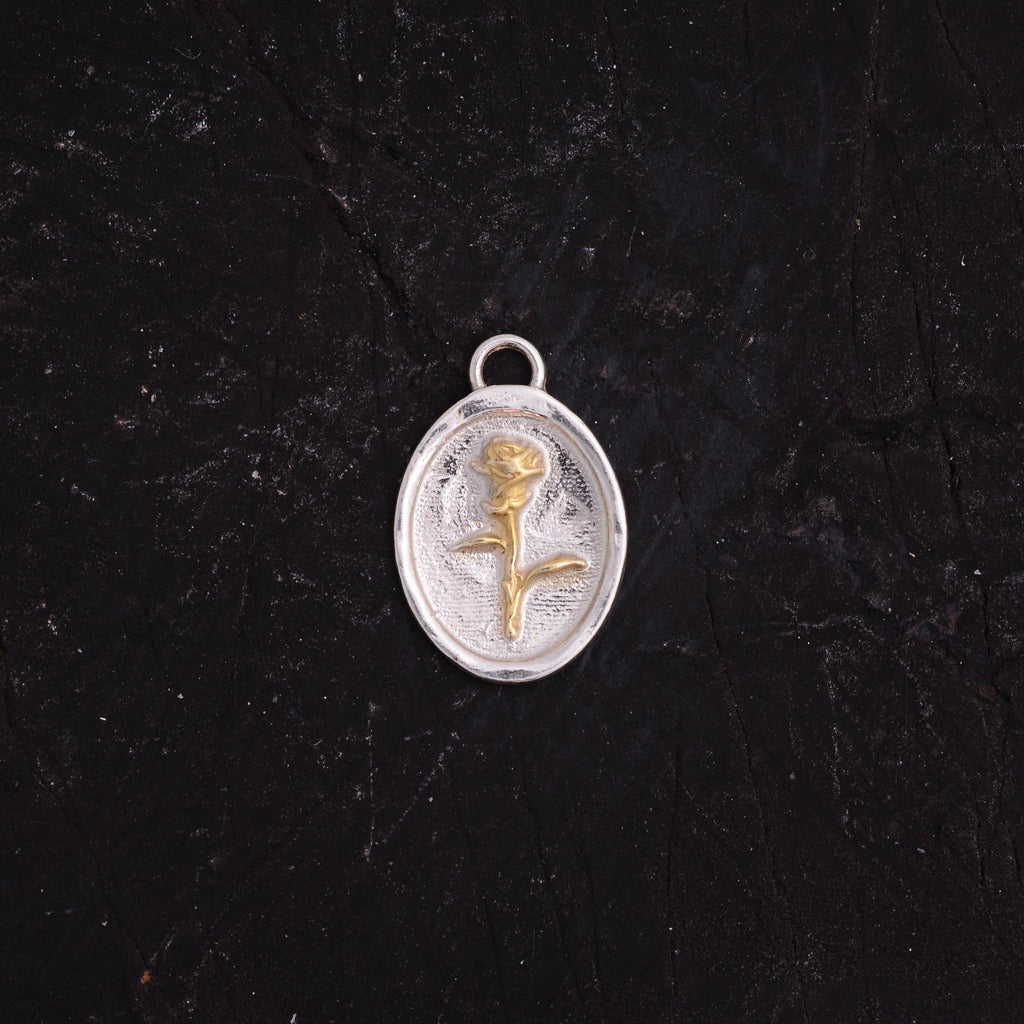 Rosen-Anhänger „Memento Vivere“ aus 925er Silber mit Goldakzenten – handgefertigter Kunstschmuck und Talisman | Art Diva