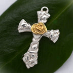 Kreuz-Anhänger mit Rose für Damen aus 925er Silber – kunstvolles Design | Art Diva