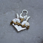 Anhänger „Heiligstes Herz“ aus 925er Silber – christlicher Talisman für Glauben, Hoffnung und Schutz, handgefertigter Skulpturenschmuck im Boho- und rustikalen Stil | Art Diva