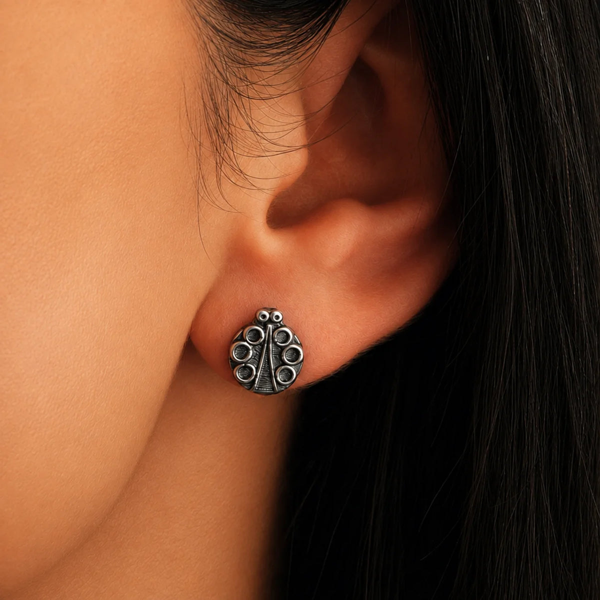 „Marienkäfer“-Mini-Ohrstecker aus 925er Silber – teilweise oxidiert im Vintage-Stil | Art Diva