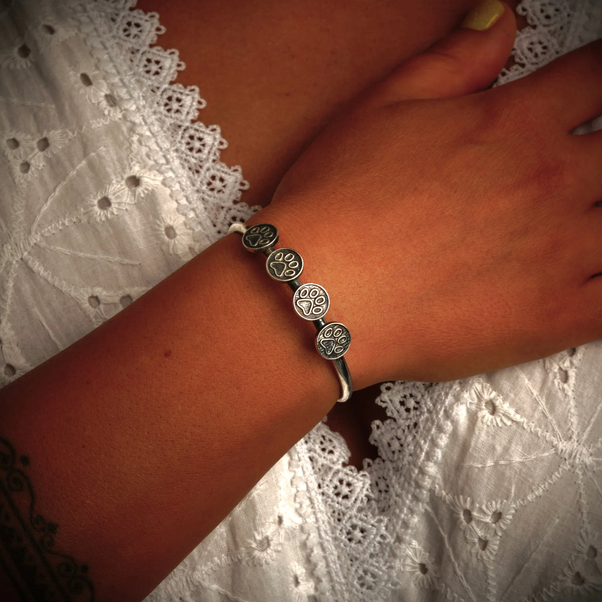 Pfoten-Armband aus 925er Silber – handgefertigter, verstellbarer Schmuck für Hunde- und Katzenliebhaber | Art Diva