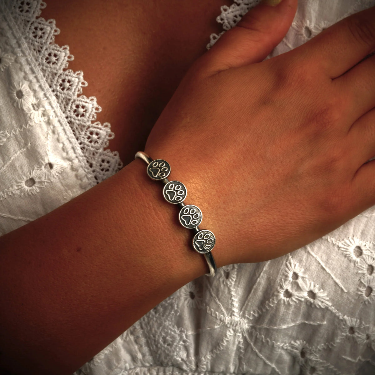 Pfoten-Armband aus 925er Silber – handgefertigter, verstellbarer Schmuck für Hunde- und Katzenliebhaber | Art Diva