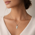 „Gesicht der Muse“ – Anhänger aus 925er Silber mit goldfarbenen Akzenten, Symbol für Inspiration, Kreativität, Selbstvertrauen und innere Stärke, Skulpturenschmuck im Boho- und rustikalen Stil | Art Diva
