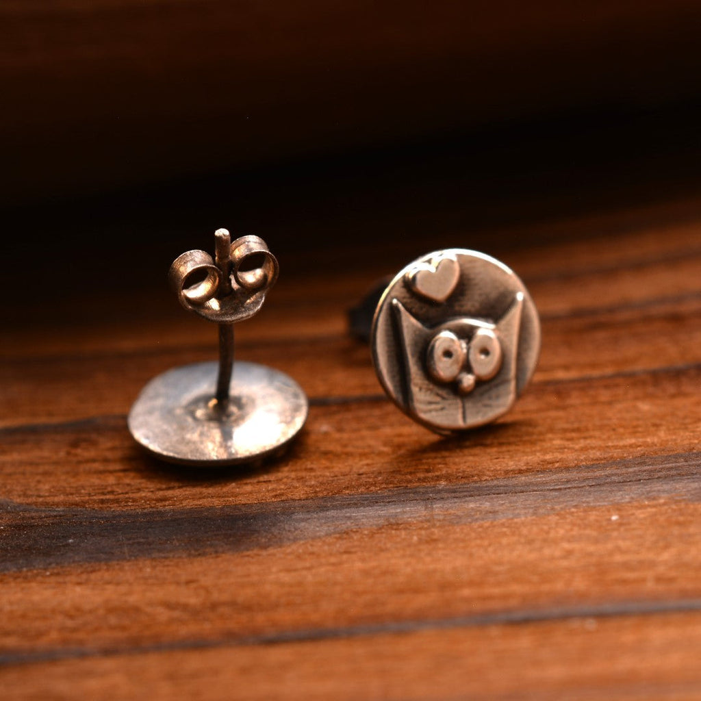 „Kätzchen mit Herz“-Ohrringe aus 925er Silber – teilweise oxidierter Schmuck im Boho-Rustik-Stil | Art Diva