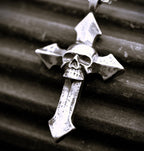 „Memento Mori“-Kreuzanhänger für Herren aus 925er Silber – Symbol für Tod und Ewigkeit | Art Diva