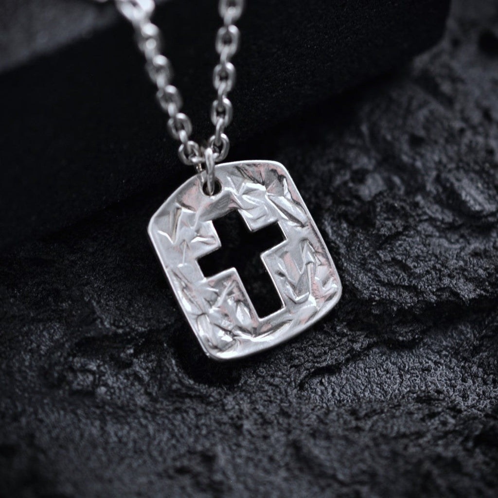 Massiver Herren-Kreuzanhänger aus 925er Silber mit ausgeschnittenem Kreuz – handpoliert, Schmuck im Boho- und rustikalen Stil | Art Diva