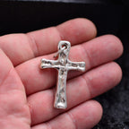 „Stärke und Glaube“-Massiver Kreuz-Anhänger für Herren aus 925er Silber – handpoliertes Symbol für Widerstandskraft und Schutz | Art Diva