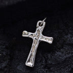 „Stärke und Glaube“-Massiver Kreuz-Anhänger für Herren aus 925er Silber – handpoliertes Symbol für Widerstandskraft und Schutz | Art Diva