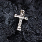 „Stärke und Glaube“-Massiver Kreuz-Anhänger für Herren aus 925er Silber – handpoliertes Symbol für Widerstandskraft und Schutz | Art Diva