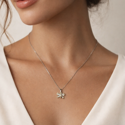 925er Silberanhänger „Kleiner Schmetterling“ mit goldenen Akzenten – Talisman für Wandel und Leichtigkeit, handgefertigt im Boho- und rustikalen Stil | Art Diva
