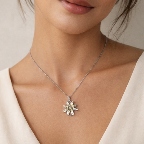 925er Silberelement „Edelweißblüte“ mit goldenen Akzenten – handgefertigter Boho-Talisman für Harmonie, skulpturales Schmuckstück und Geschenk für Mutter, Tochter oder Freundin | Art Diva