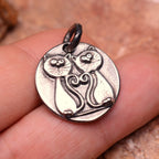 „Verliebte Kätzchen“-Anhänger aus 925er Silber – oxidierter Talisman der Liebe | Art Diva