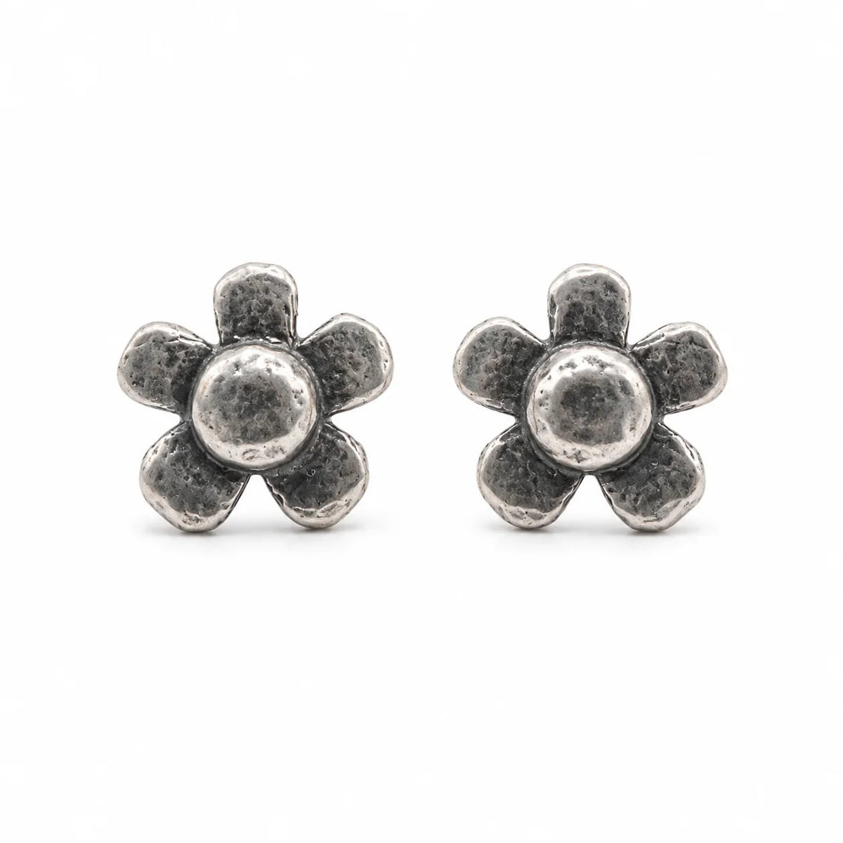 „Wilde Margerite“-Mini-Ohrstecker aus 925er Silber – florale Ohrringe im Vintage-Stil | Art Diva