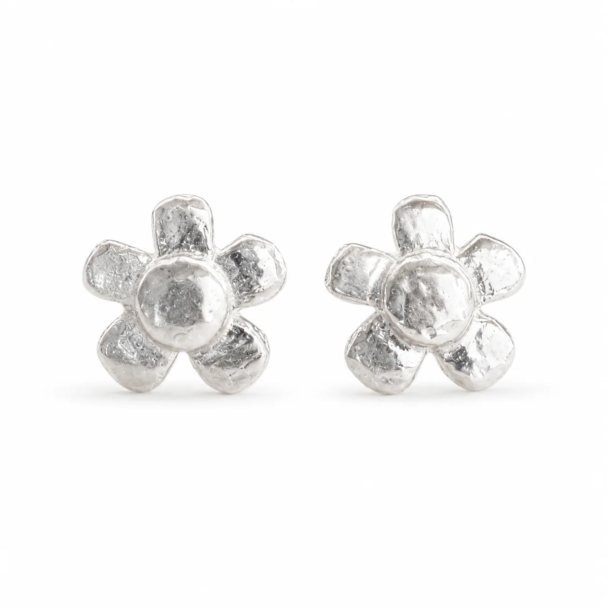 „Wilde Margerite“-Mini-Ohrstecker aus 925er Silber – florale Boho-Ohrringe | Art Diva