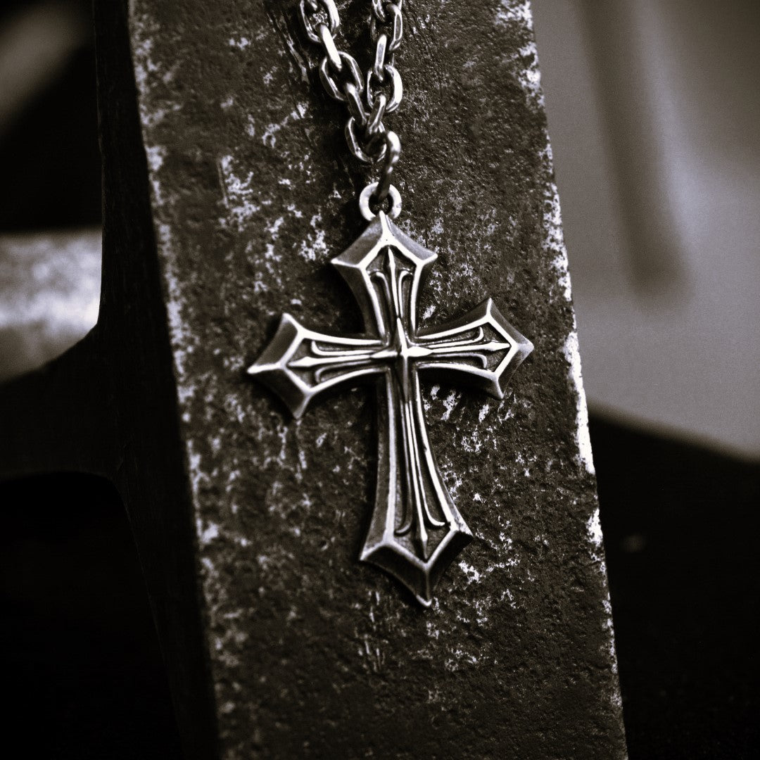 „Kreuz des Glaubens“-Anhänger für Herren aus 925er Silber – groß und massiv, Symbol für spirituelle Stärke und Schutz | Art Diva