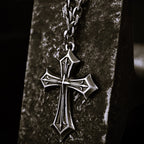 „Kreuz des Glaubens“-Anhänger für Herren aus 925er Silber – groß und massiv, Symbol für spirituelle Stärke und Schutz | Art Diva