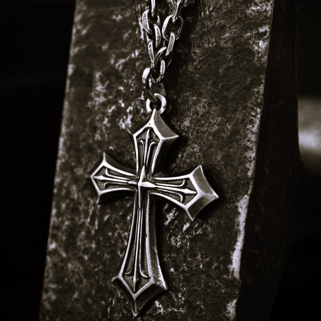 „Kreuz des Glaubens“-Anhänger für Herren aus 925er Silber – groß und massiv, Symbol für spirituelle Stärke und Schutz | Art Diva