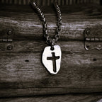 „Massives Kreuz“ – oxidierter Herren-Anhänger aus 925er Silber, Talisman für Stärke und spirituellen Schutz, Schmuck im Boho- und rustikalen Stil | Art Diva