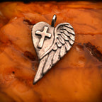 „Herz mit Kreuz und Engelsflügel“-Anhänger aus 925er Silber – Talisman für Schutz, Liebe und innere Stärke, oxidierter Schmuck im Boho- und rustikalen Stil | Art Diva