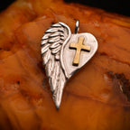 „Herz mit Kreuz und Engelsflügel“-Anhänger aus 925er Silber mit goldfarbenen Akzenten – handpolierter Talisman für Schutz, Liebe und innere Stärke | Art Diva