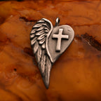 „Herz mit Kreuz und Engelsflügel“-Anhänger aus 925er Silber – Talisman für Schutz, Liebe und innere Stärke, oxidierter Schmuck im Boho- und rustikalen Stil | Art Diva