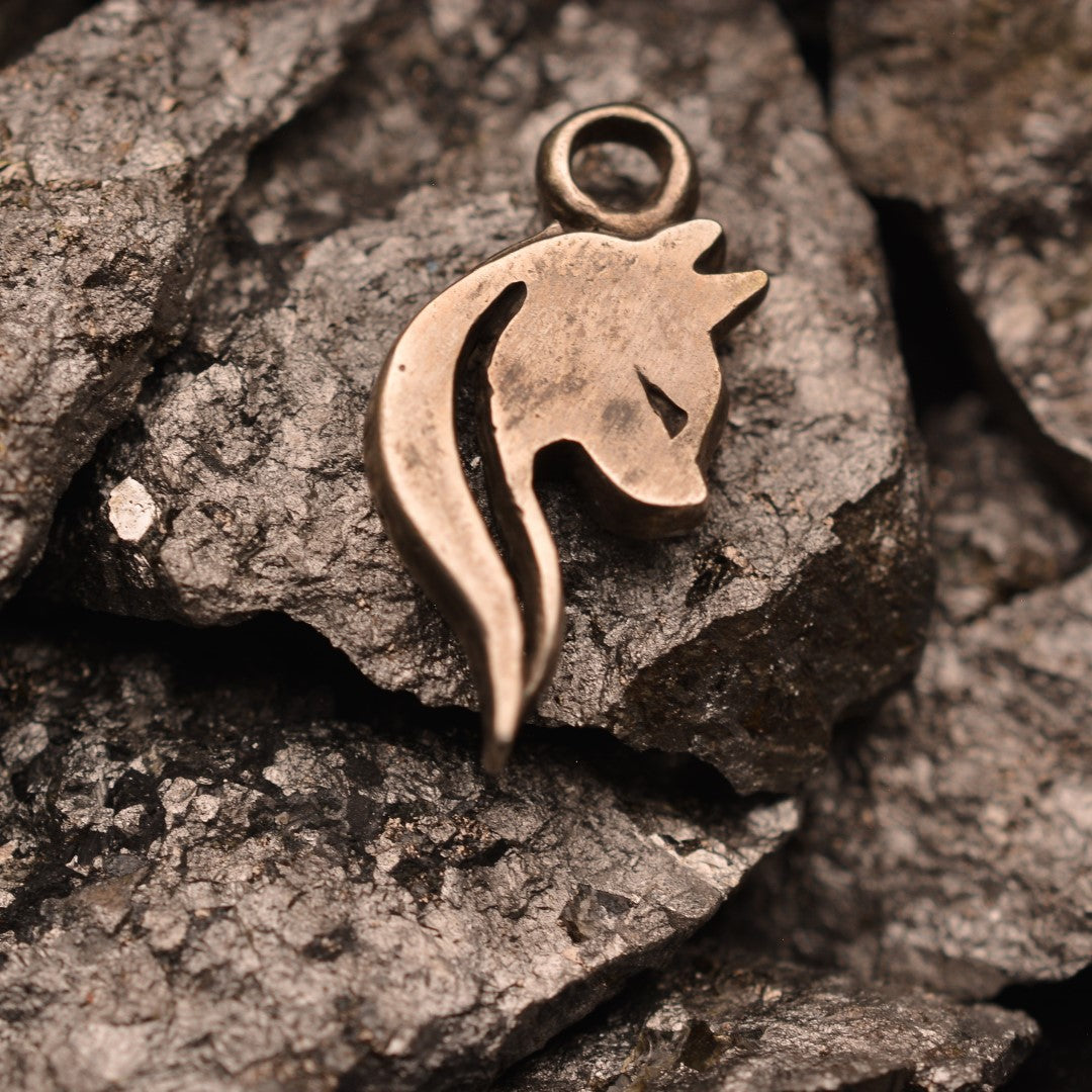 „Katze“ – oxidierter Anhänger aus 925er Silber, Talisman für Intuition, Anmut und Schutz, Schmuckstück im Boho- und rustikalen Stil für Katzenliebhaber | Art Diva