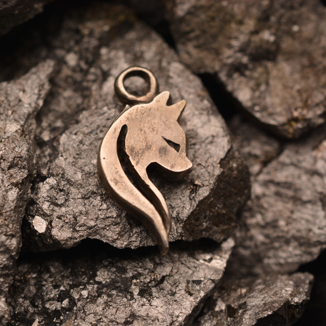 „Katze“ – oxidierter Anhänger aus 925er Silber, Talisman für Intuition, Anmut und Schutz, Schmuckstück im Boho- und rustikalen Stil für Katzenliebhaber | Art Diva