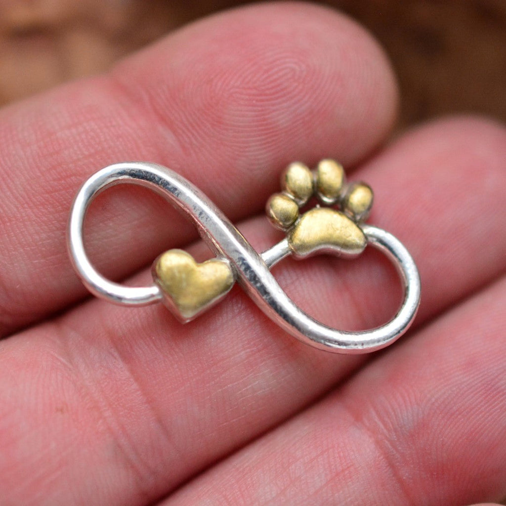 „Unendlichkeit mit Herz und Pfote“-Schmuckelement aus 925er Silber mit goldfarbenen Akzenten – für Halskette oder Armband, Talisman für Verbundenheit und Treue | Art Diva