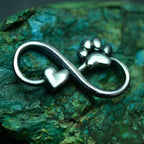 „Unendlichkeit mit Herz und Pfote“-Schmuckelement aus 925er Silber – teilweise oxidiert mit Vintage-Effekt, für Halskette oder Armband, Talisman für Verbundenheit und Treue | Art Diva