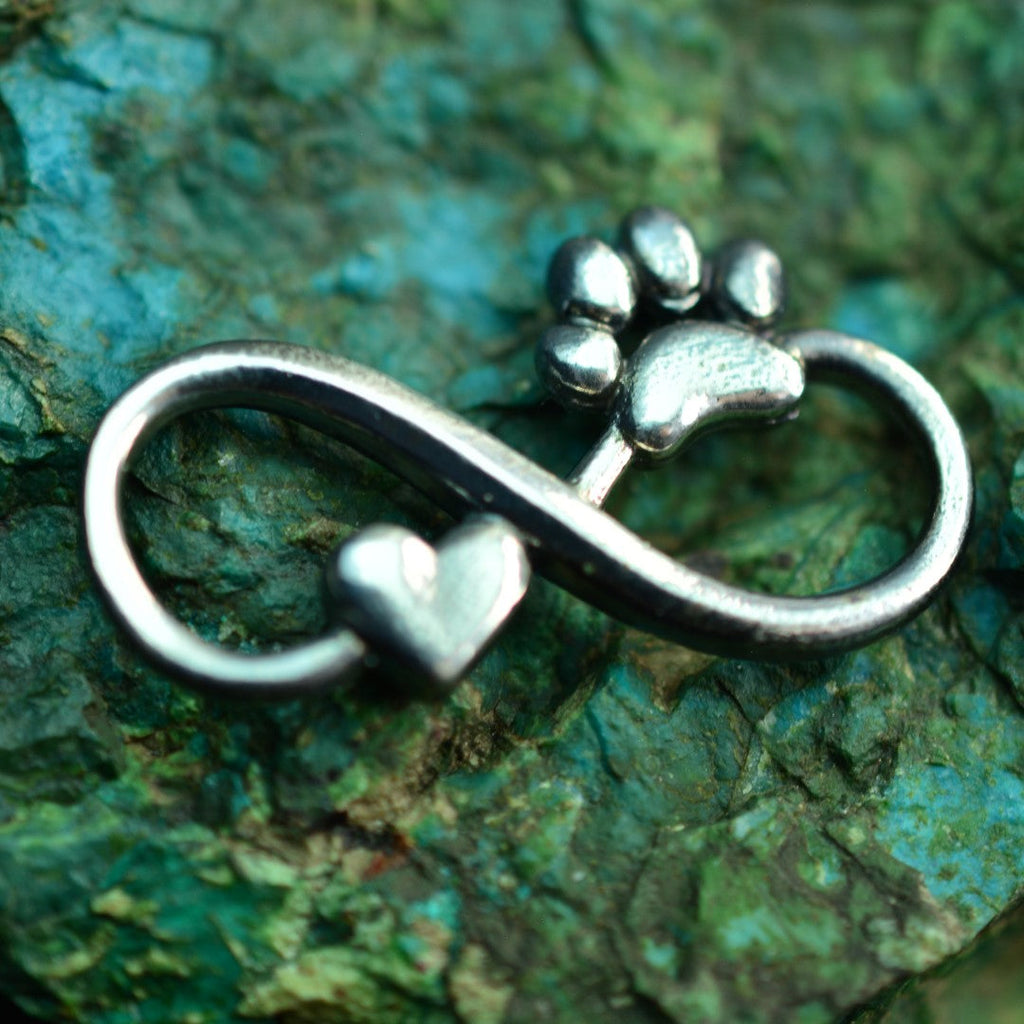 „Unendlichkeit mit Herz und Pfote“-Schmuckelement aus 925er Silber – teilweise oxidiert mit Vintage-Effekt, für Halskette oder Armband, Talisman für Verbundenheit und Treue | Art Diva