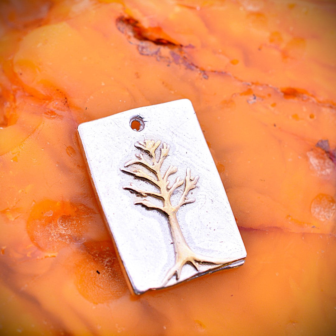 „Baum des Lebens“ – Anhänger aus 925er Silber mit goldfarbenen Akzenten, Talisman für familiäre Verbundenheit, Schutz und Harmonie, Skulpturenschmuck im Boho- und rustikalen Stil | Art Diva