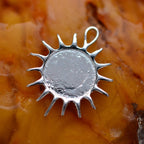 „Tag und Nacht“-Anhänger aus 925er Silber mit goldfarbenen Akzenten und Sonne-Mond-Motiv – Skulpturenschmuck im Boho-Stil | Art Diva