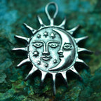 „Tag und Nacht“-Anhänger aus 925er Silber mit Sonne und Mond – Skulpturenschmuck im Boho- und rustikalen Stil | Art Diva