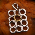 „Geometrische Kreise“ – Anhänger aus 925er Silber, Talisman für Harmonie, Bewegung und kreative Freiheit, Skulpturenschmuck im Boho- und rustikalen Stil | Art Diva