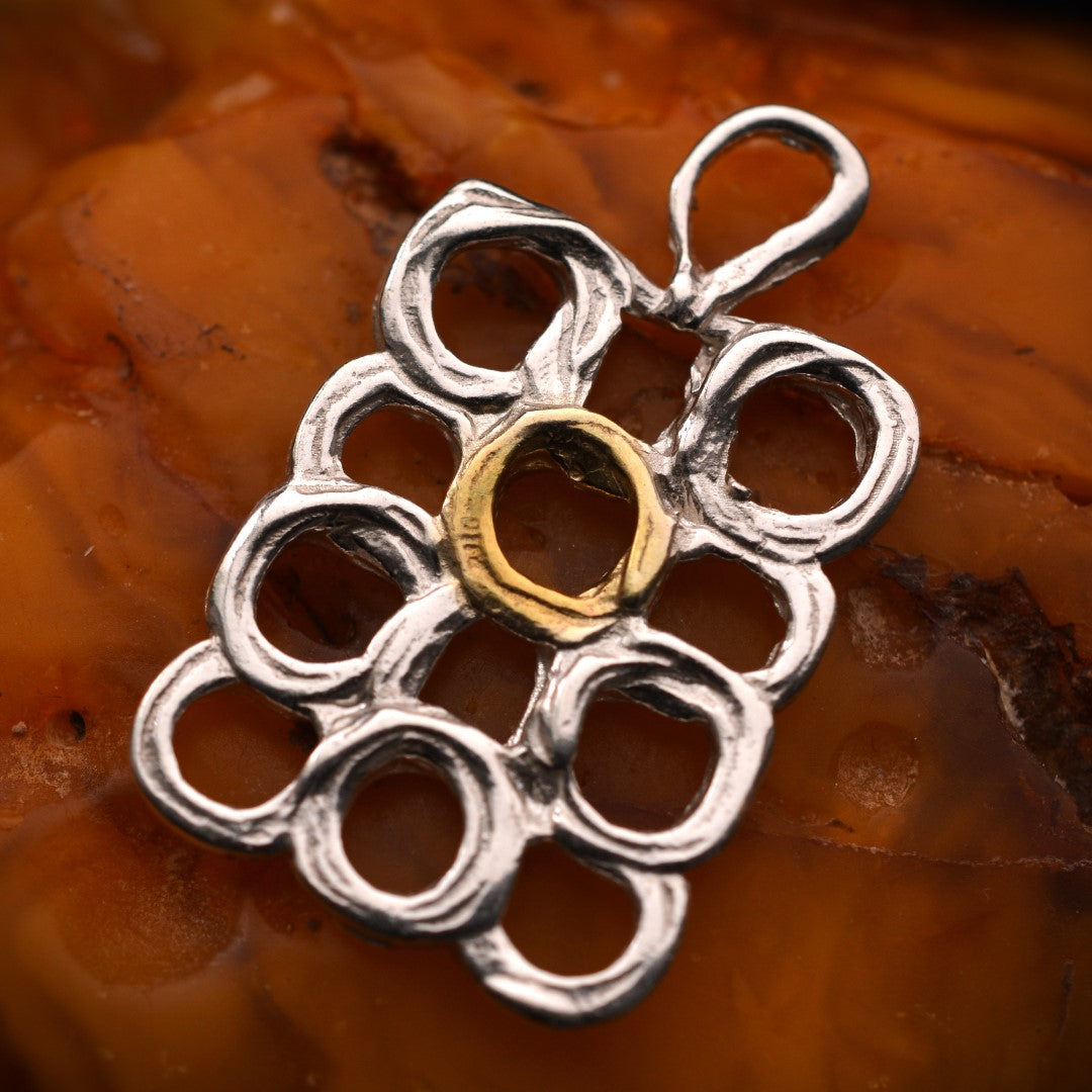 „Geometrische Kreise“ – Anhänger aus 925er Silber, Talisman für Harmonie, Bewegung und kreative Freiheit, Skulpturenschmuck im Boho- und rustikalen Stil | Art Diva